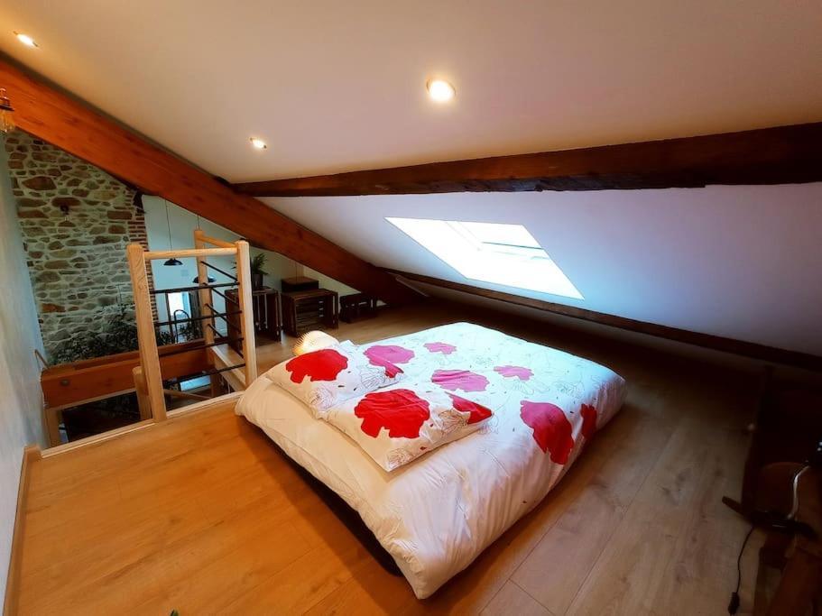 Villa La Grange de Marie à St Angel - Magnifique Grange Rénovée en loft pour 1 à 6 pers à Saint-Angel  Extérieur photo