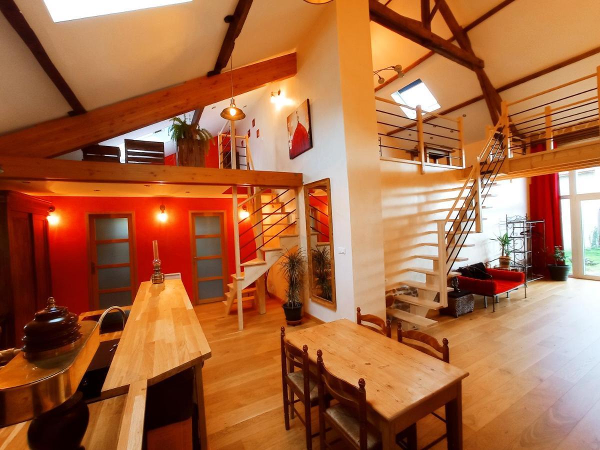 Villa La Grange de Marie à St Angel - Magnifique Grange Rénovée en loft pour 1 à 6 pers à Saint-Angel  Extérieur photo